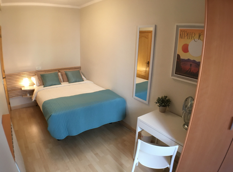 Bedroom 2: Double bed. Flex-Dreamax hotel quality mattresses for a perfect nights sleep.